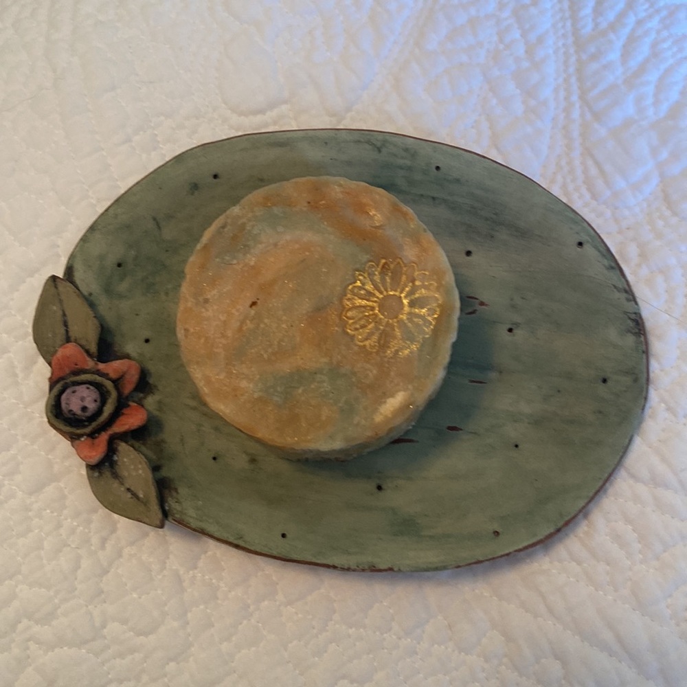 Pottery handmade soap dish. Whimsical and cute. Sift teal green. EUC. - Picture 4 of 6